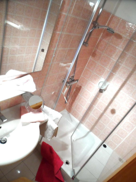 Haus Brunneck Daire Warth  Oda fotoğraf